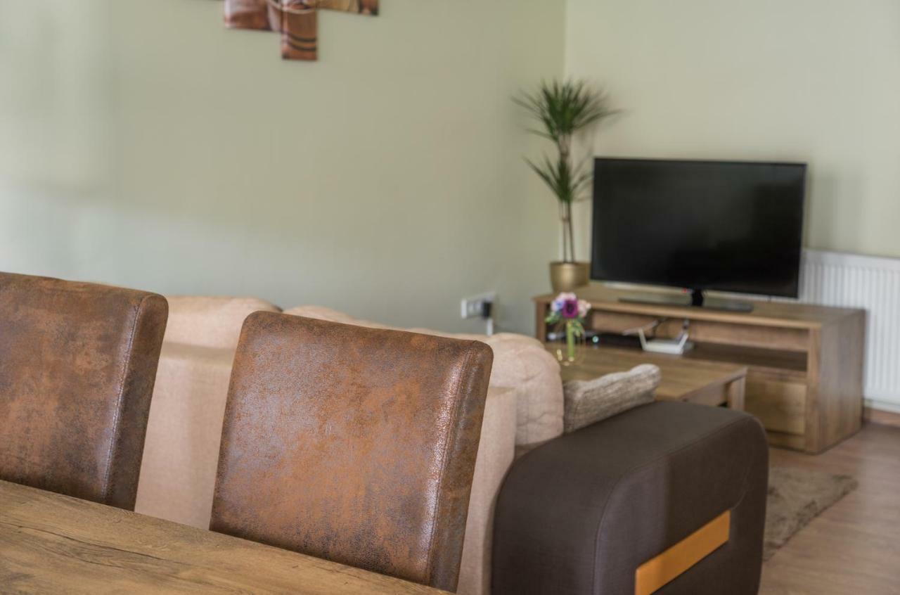 Апартаменты Pisztacia Apartman Эгер Экстерьер фото